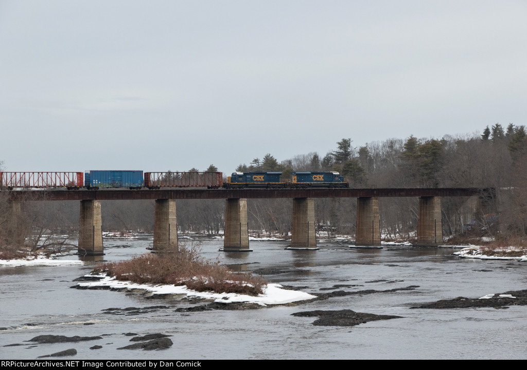 CSXT 1727 Leads L071-09 over the Kennebec River into Benton